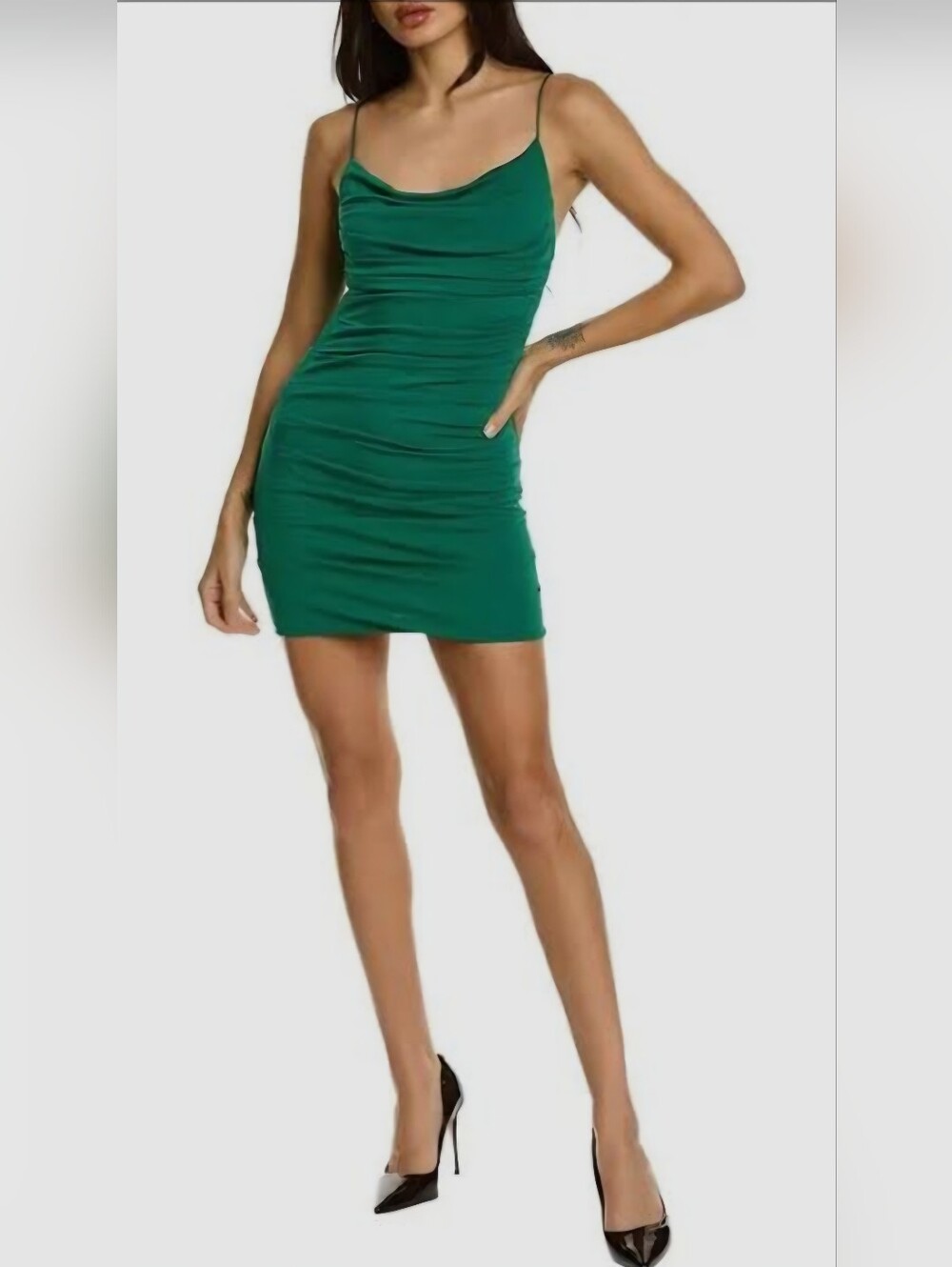 NWT Alice + Olivia piece is the Sixta Ruched Mini Dress in Kelly Green.